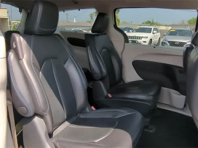 Thumbnail: 2021 Chrysler Pacifica - 20