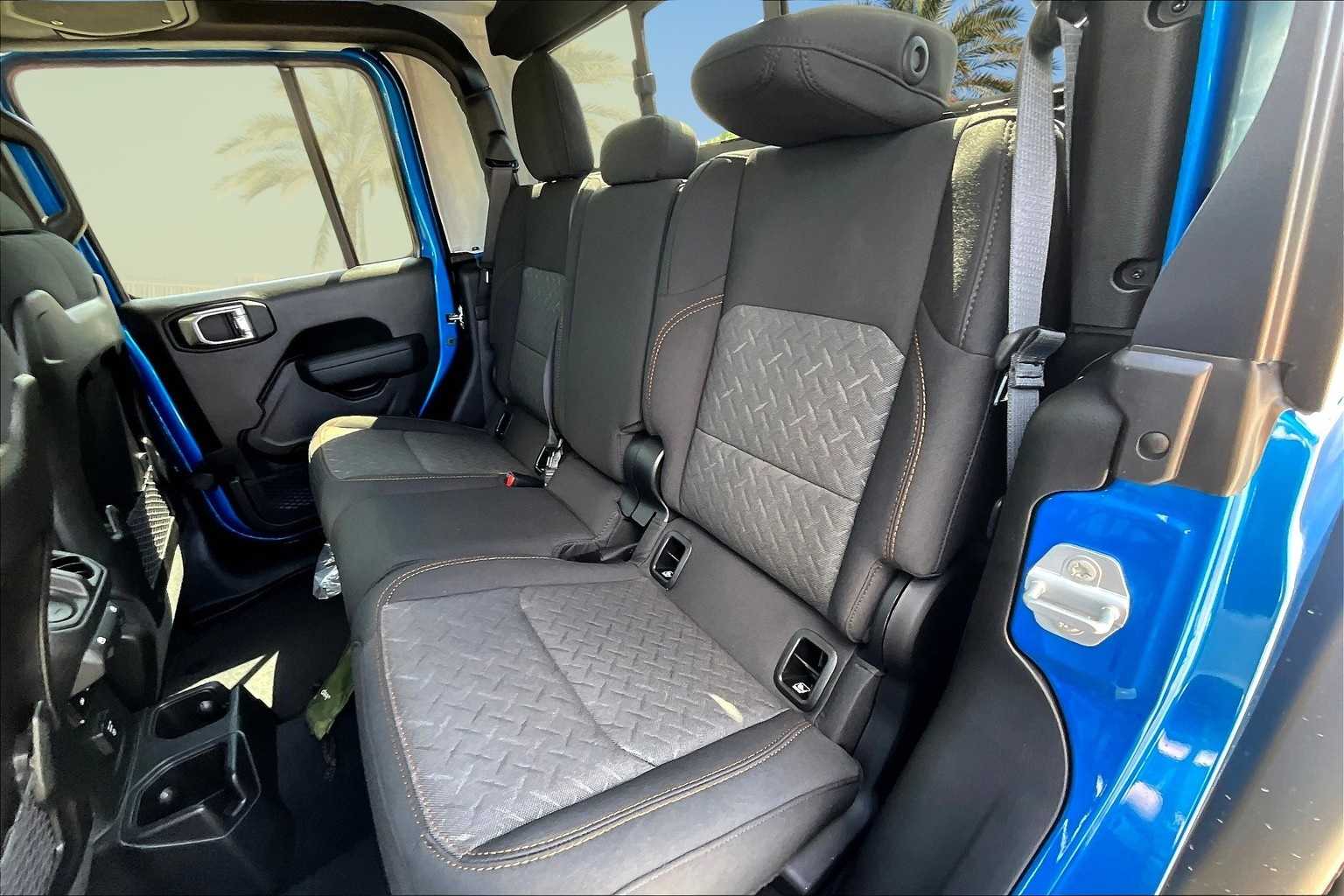 Thumbnail: 2025 Jeep Gladiator - 12