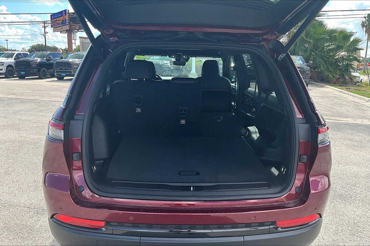 Thumbnail: 2025 Jeep Grand Cherokee - 18