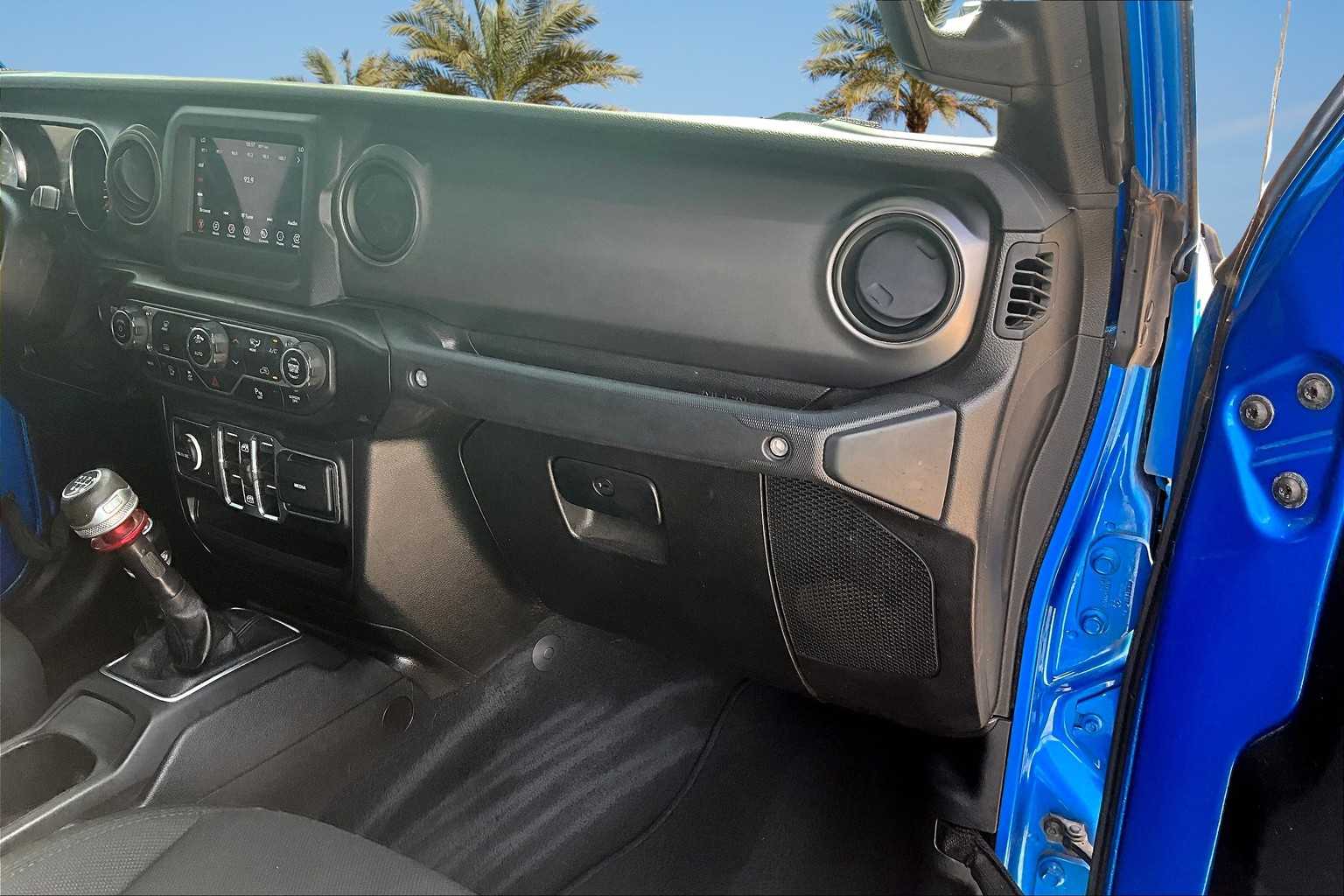 Thumbnail: 2021 Jeep Gladiator - 24