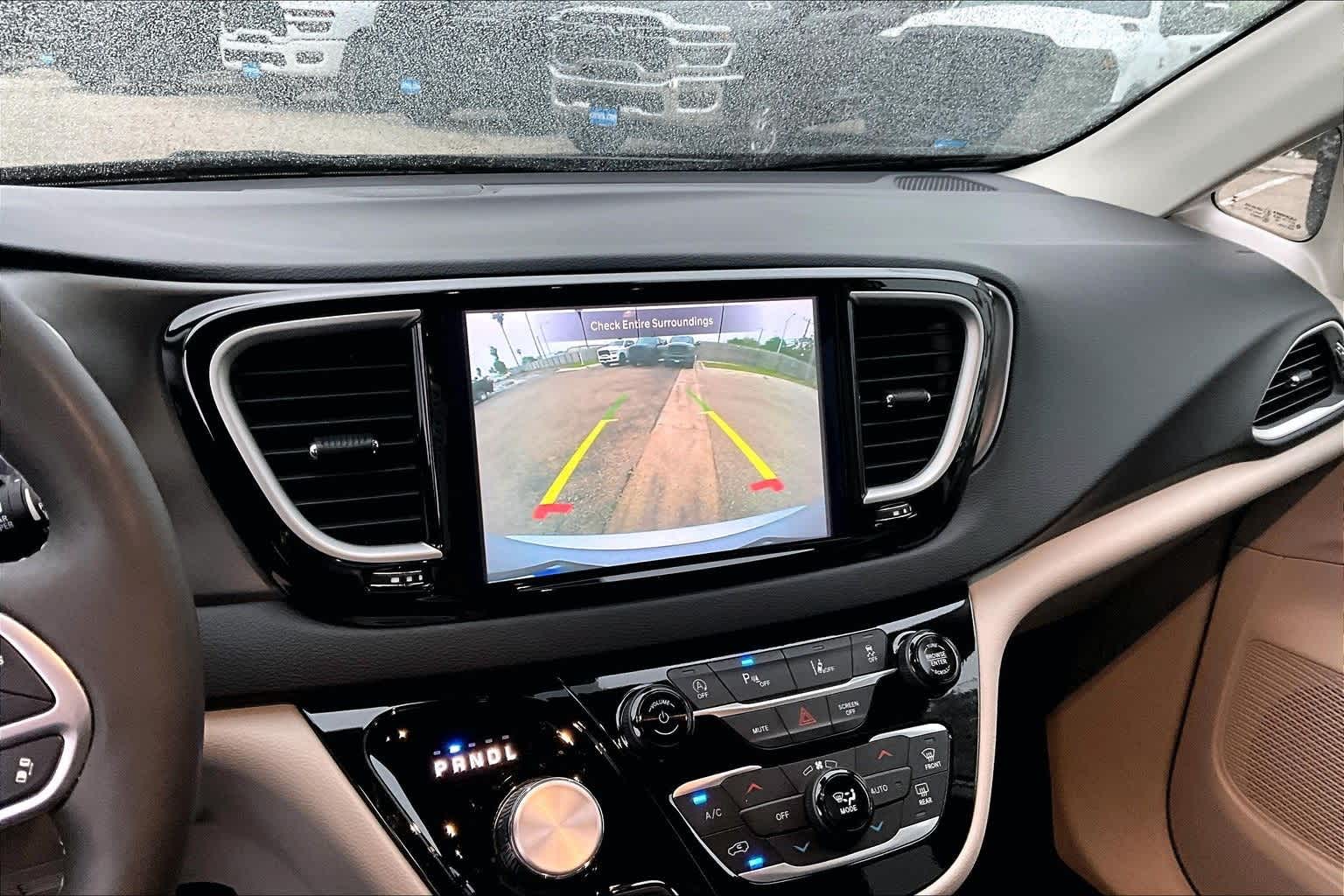 Thumbnail: 2024 Chrysler Pacifica - 26