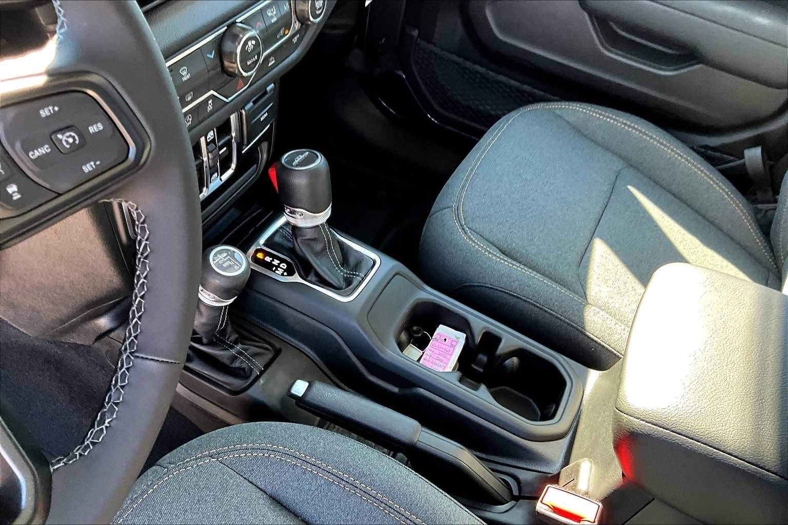 Thumbnail: 2025 Jeep Gladiator - 16