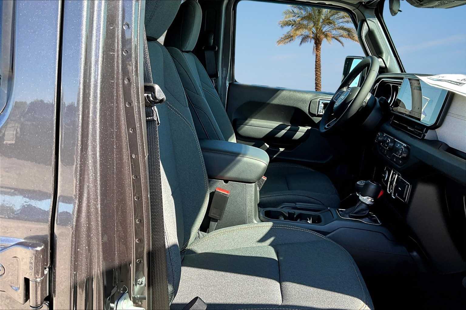 Thumbnail: 2025 Jeep Gladiator - 13