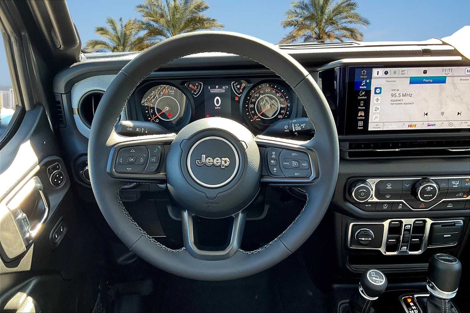 Thumbnail: 2025 Jeep Gladiator - 14