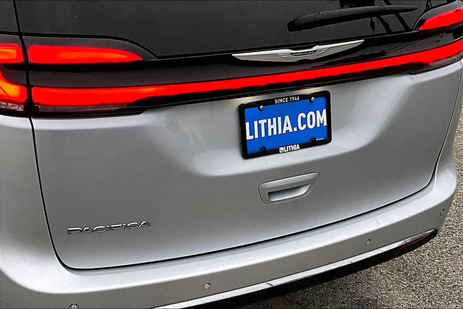 Thumbnail: 2024 Chrysler Pacifica - 7