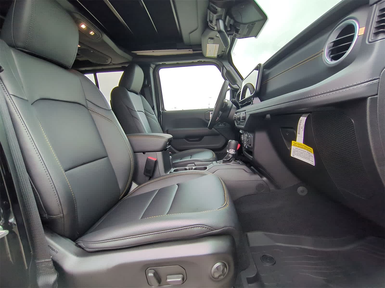 Thumbnail: 2025 Jeep Wrangler - 22