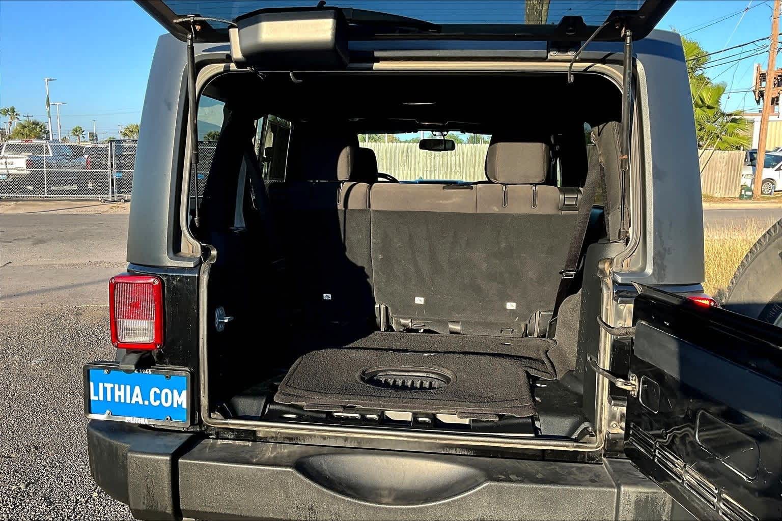 Thumbnail: 2016 Jeep Wrangler - 21