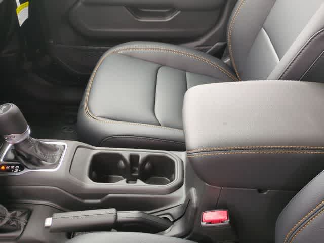 2025 Jeep Wrangler 4-Door Sahara - Photo 28
