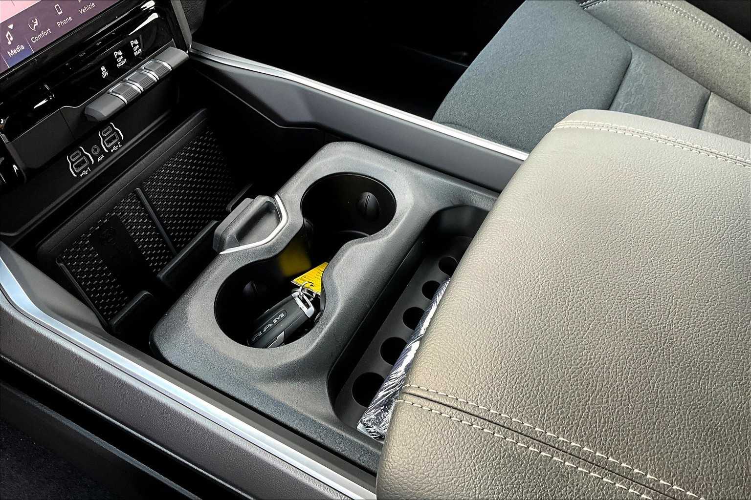 Thumbnail: 2026 RAM 1500 - 17