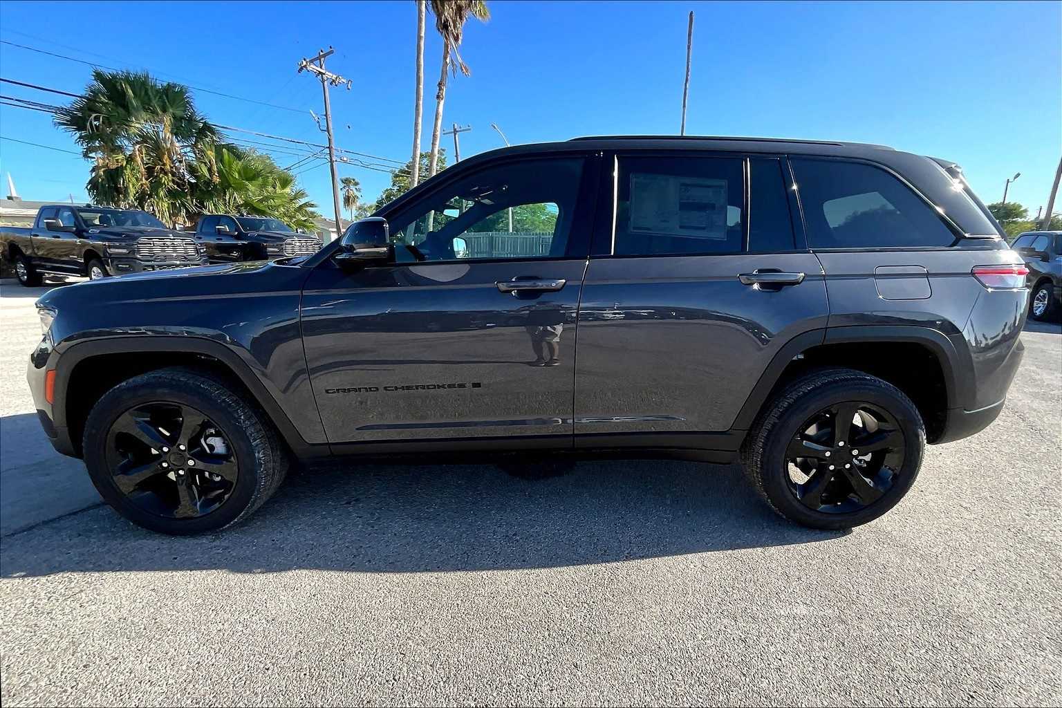 Thumbnail: 2025 Jeep Grand Cherokee - 3