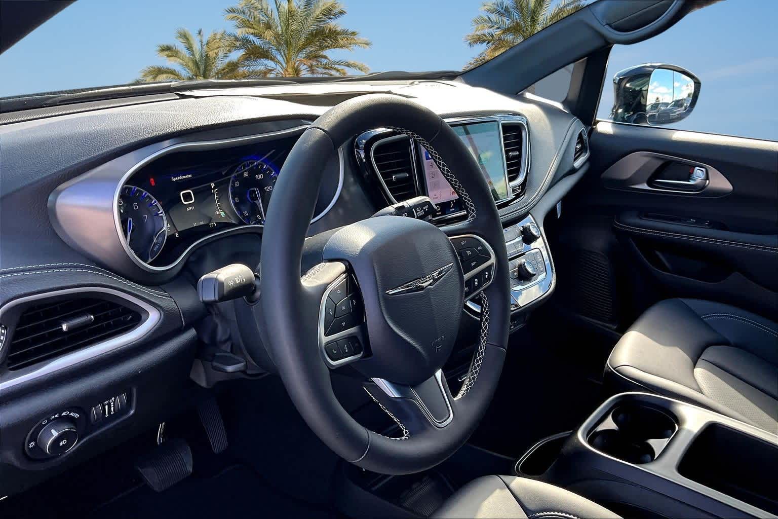 Thumbnail: 2026 Chrysler Pacifica - 2