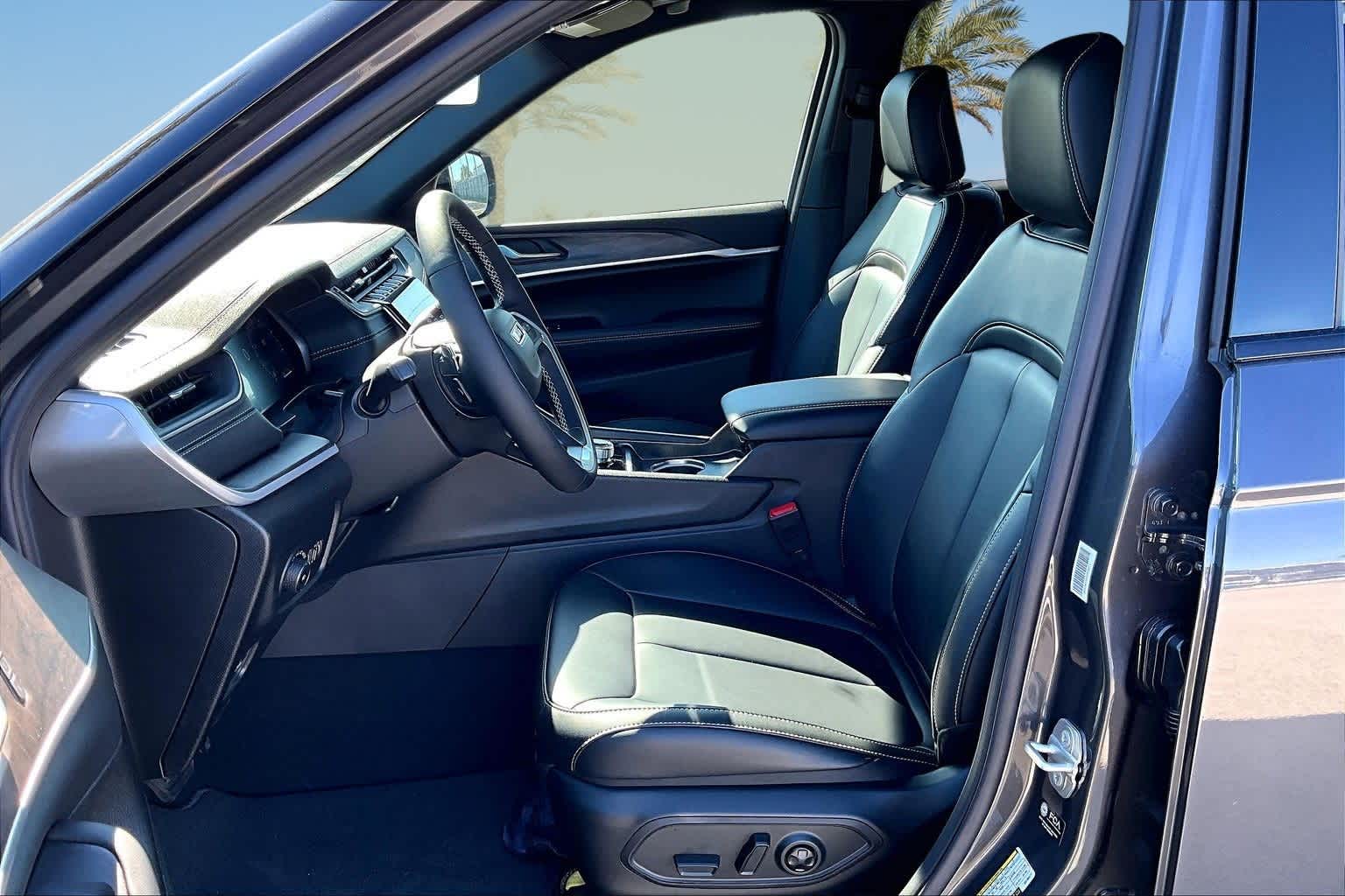 Thumbnail: 2025 Jeep Grand Cherokee - 10