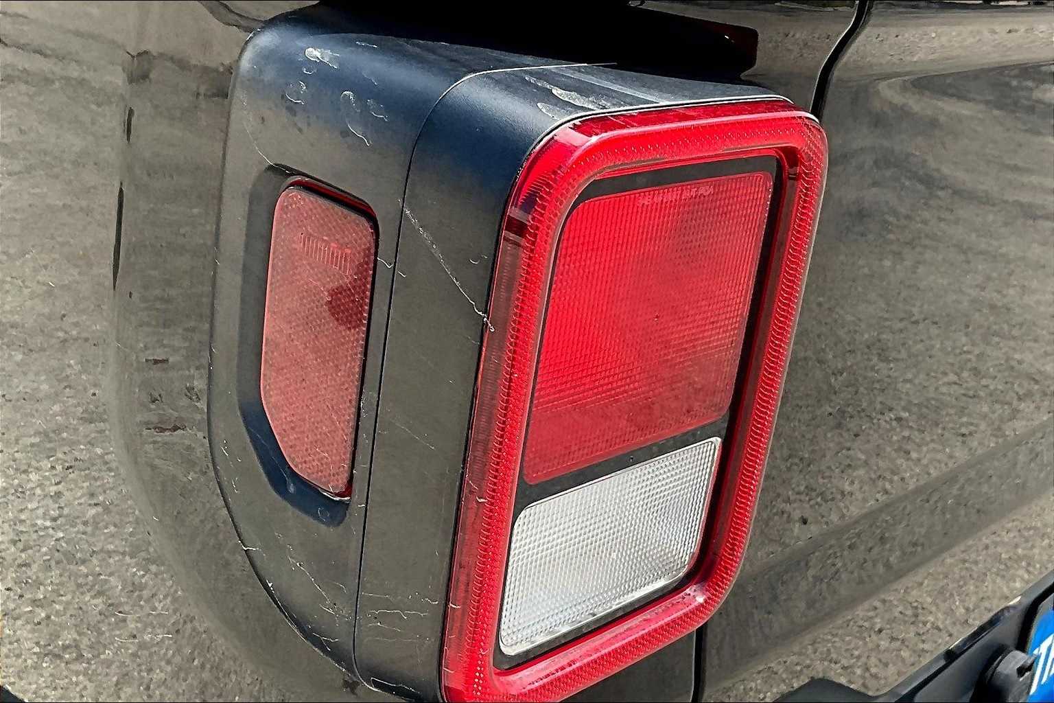 Thumbnail: 2023 Jeep Gladiator - 31