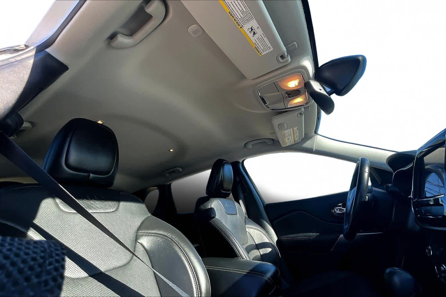 Thumbnail: 2020 Jeep Cherokee - 29