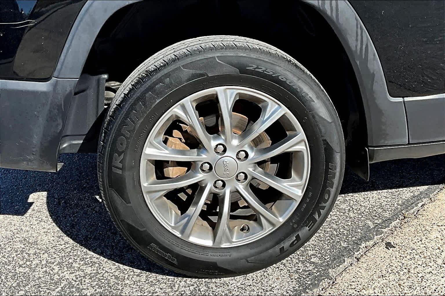 Thumbnail: 2019 Jeep Cherokee - 32