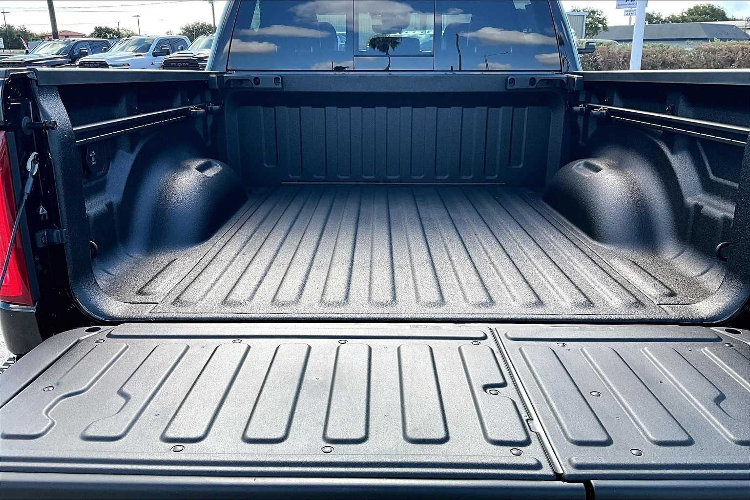 Thumbnail: 2026 RAM 1500 - 19