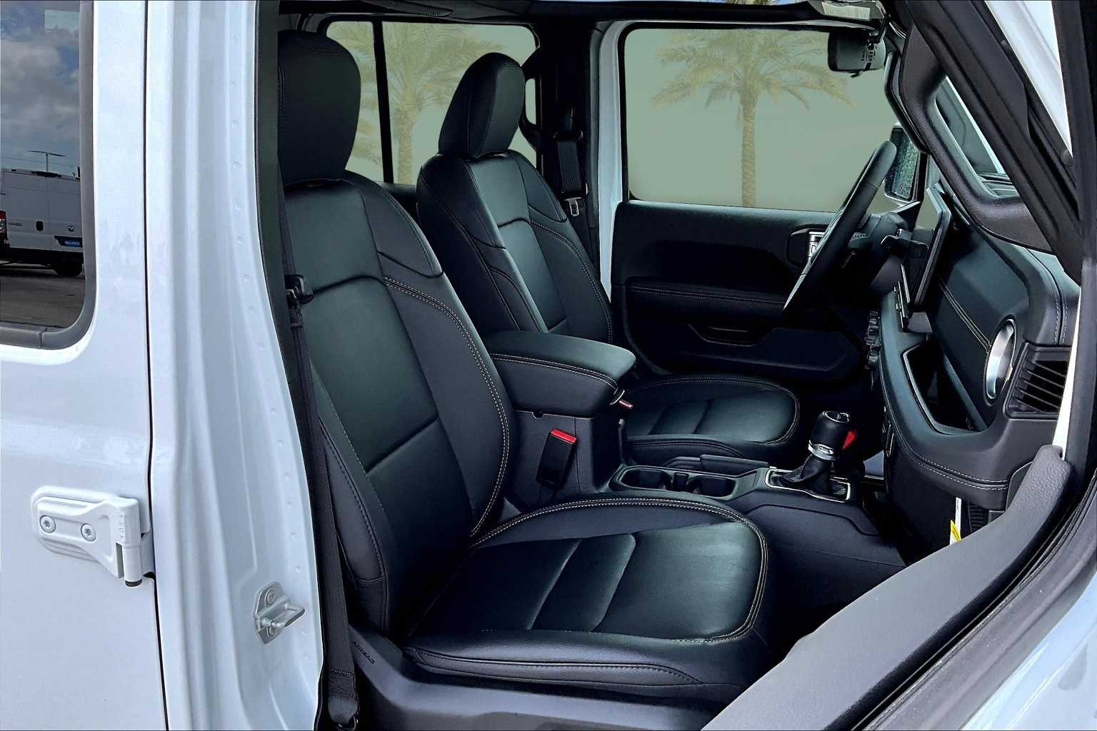 Thumbnail: 2025 Jeep Gladiator - 14