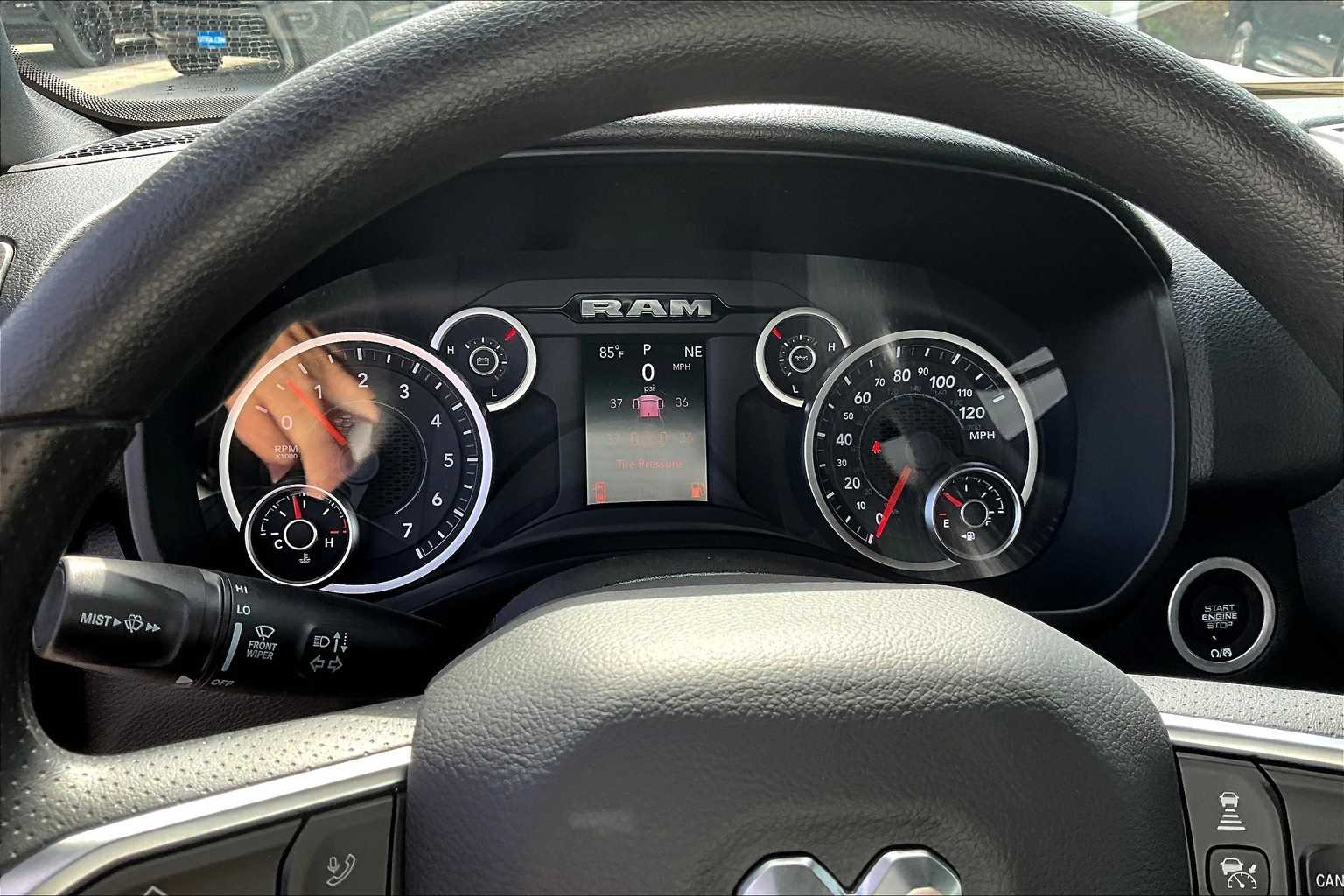 Thumbnail: 2025 RAM 1500 - 18