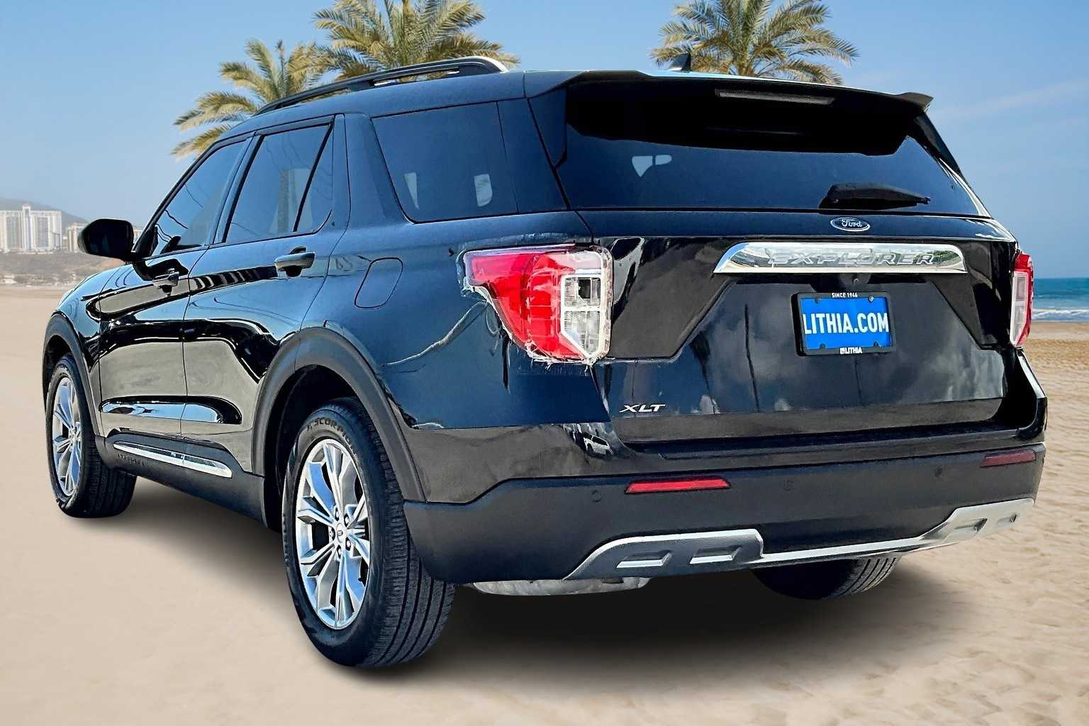 2023 Ford Explorer XLT photo 3
