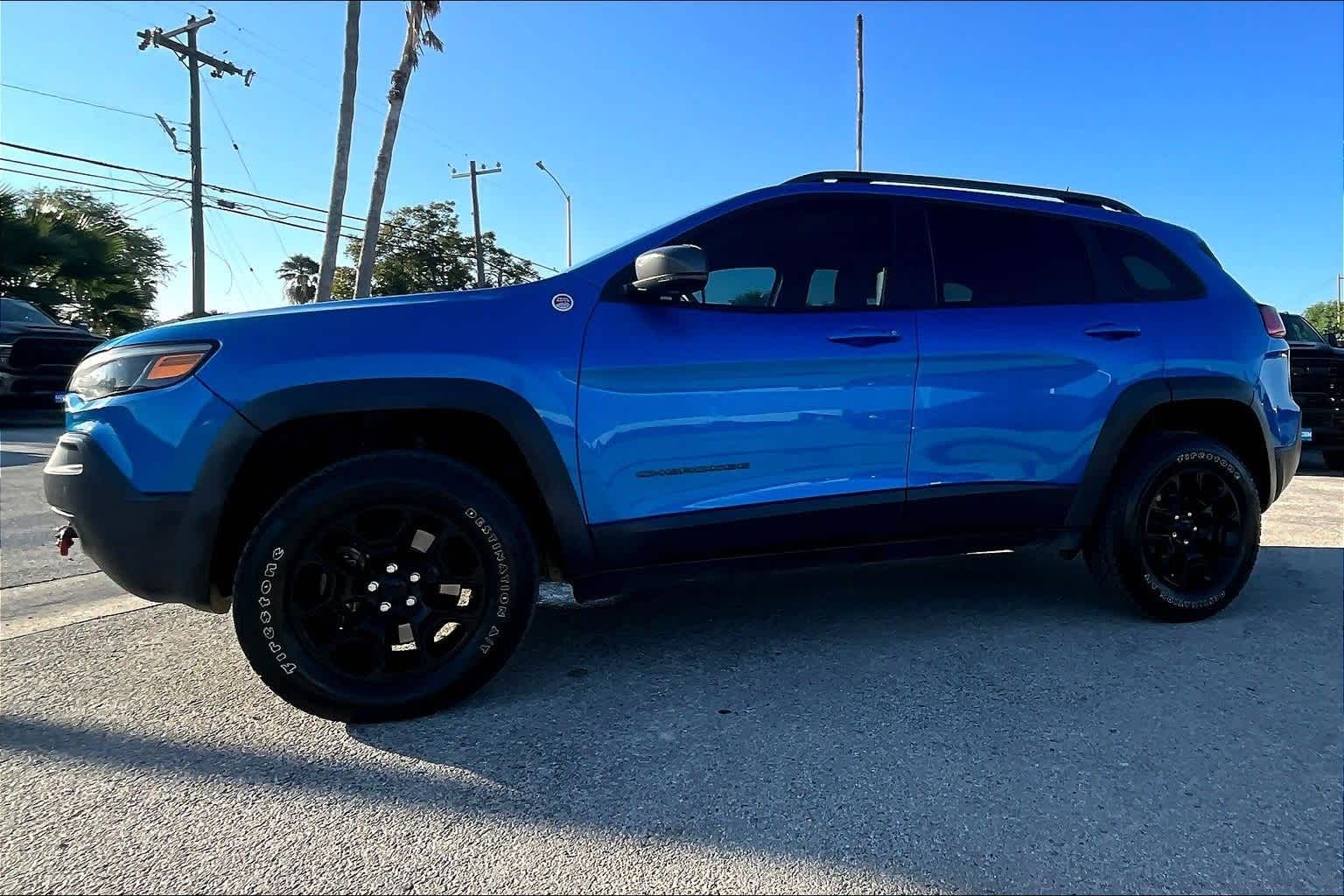 Thumbnail: 2019 Jeep Cherokee - 3