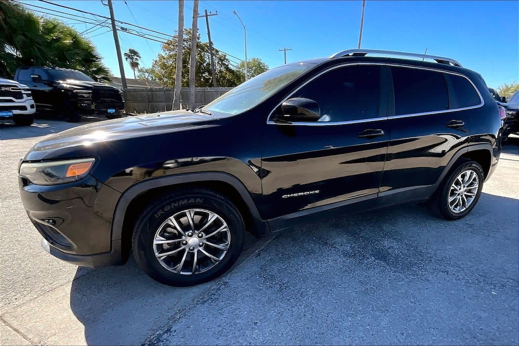 Used 2019 Jeep Cherokee Latitude Plus FWD SUV