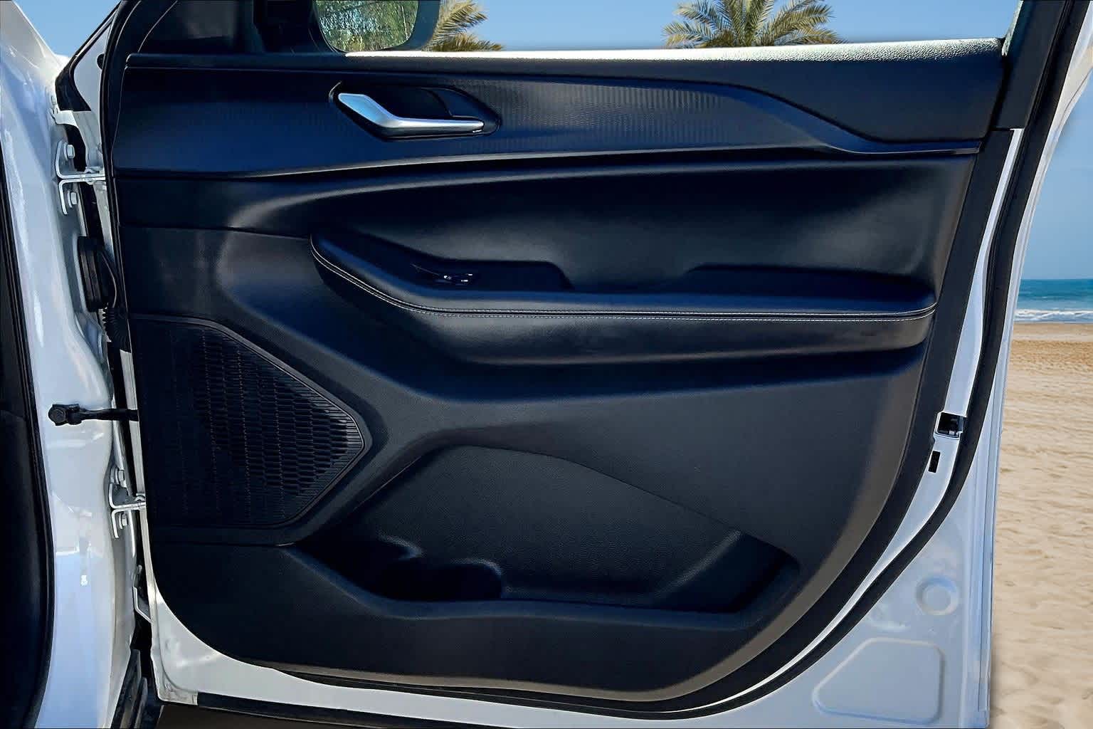 Thumbnail: 2023 Jeep Grand Cherokee - 29