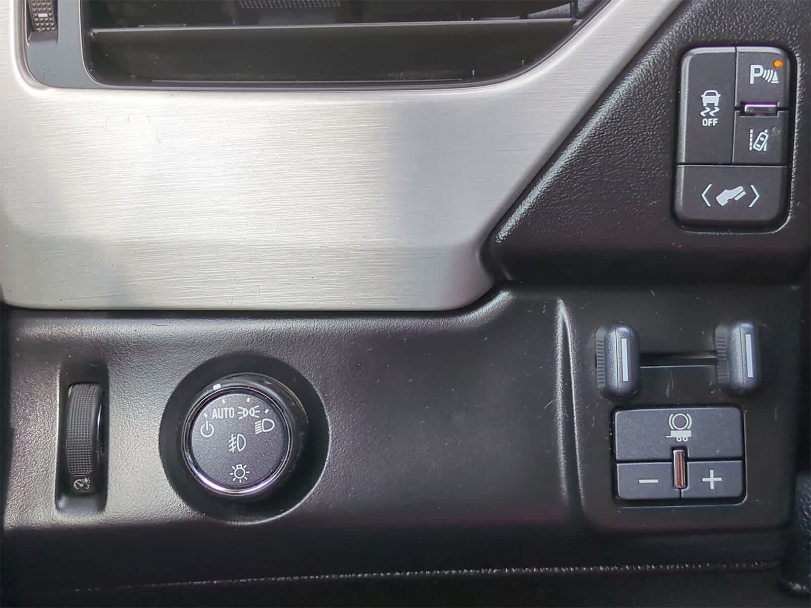Thumbnail: 2015 GMC Yukon - 14