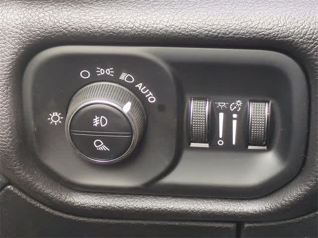 Thumbnail: 2025 RAM 1500 - 18