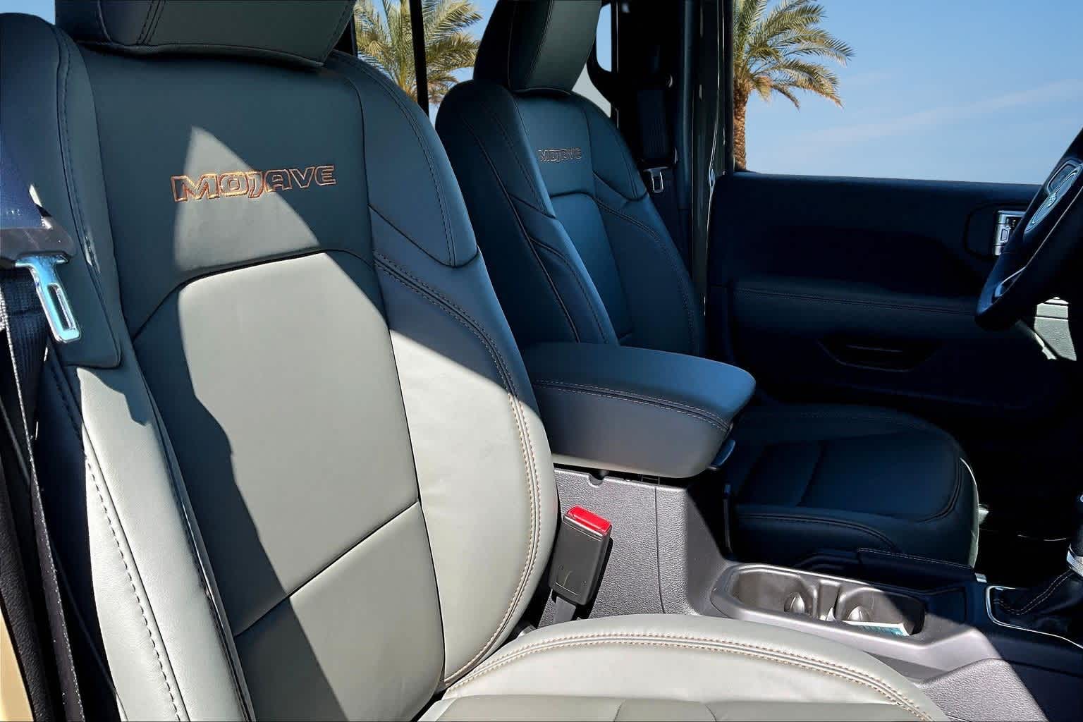 Thumbnail: 2025 Jeep Gladiator - 14