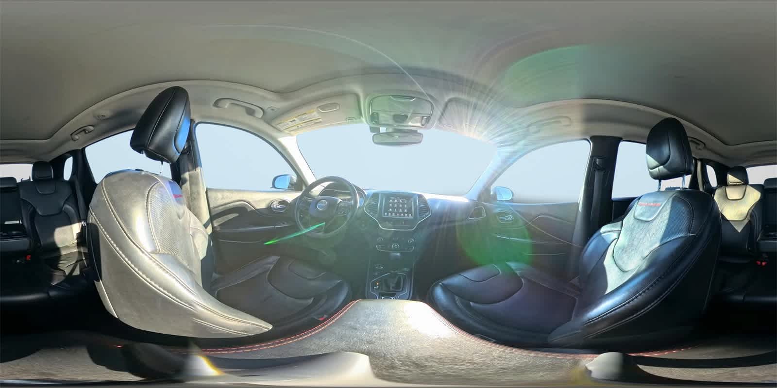 Thumbnail: 2019 Jeep Cherokee - 32