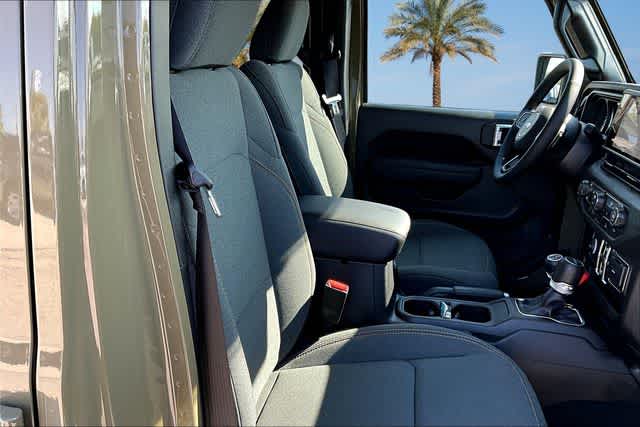 Thumbnail: 2025 Jeep Gladiator - 12