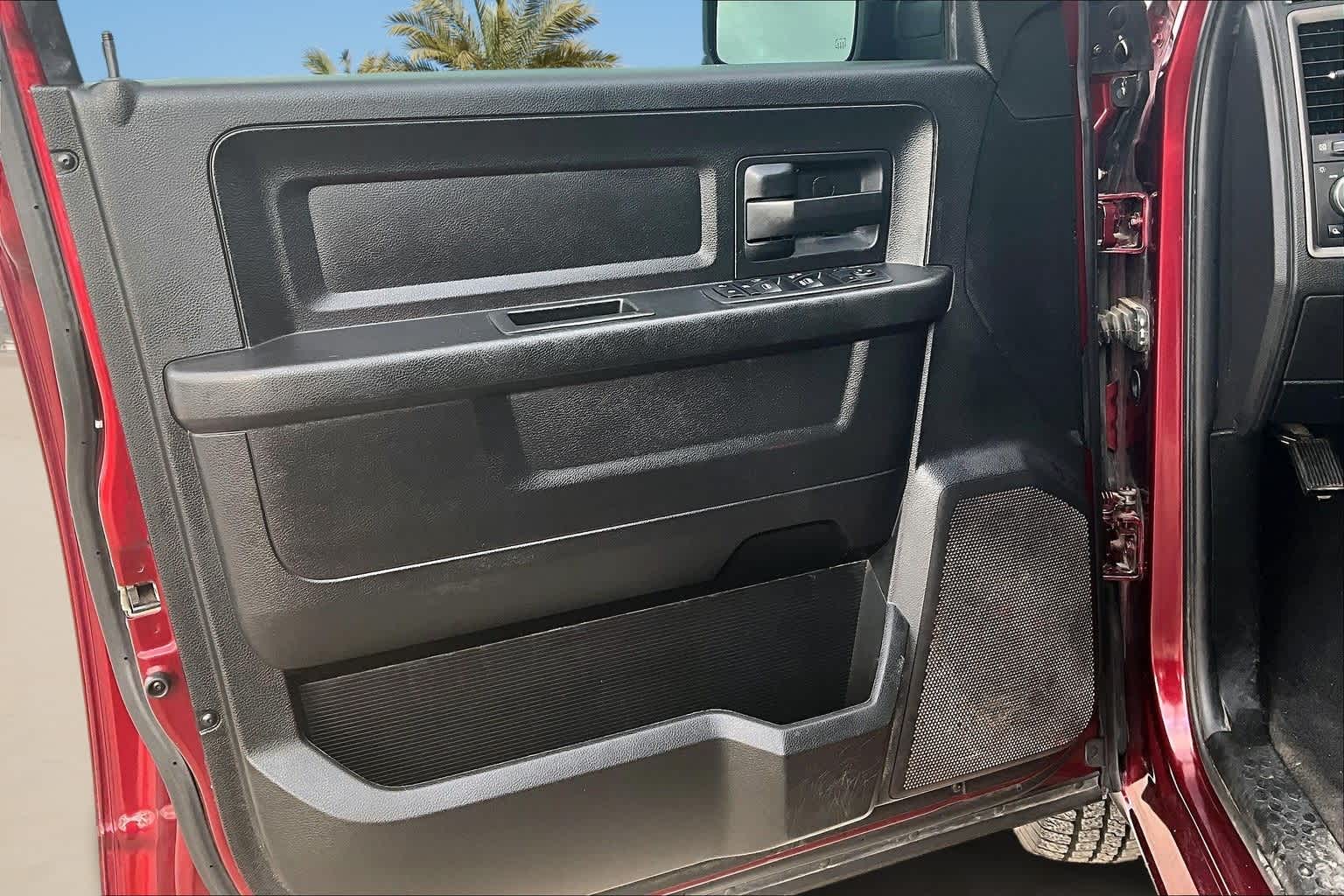 Thumbnail: 2019 RAM 1500 Classic - 25