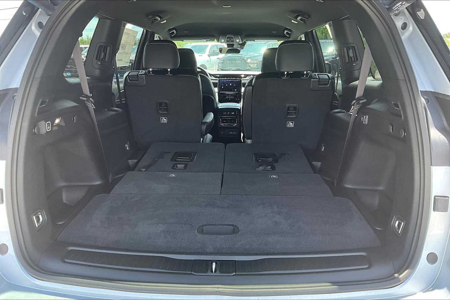 Thumbnail: 2025 Jeep Grand Cherokee - 19