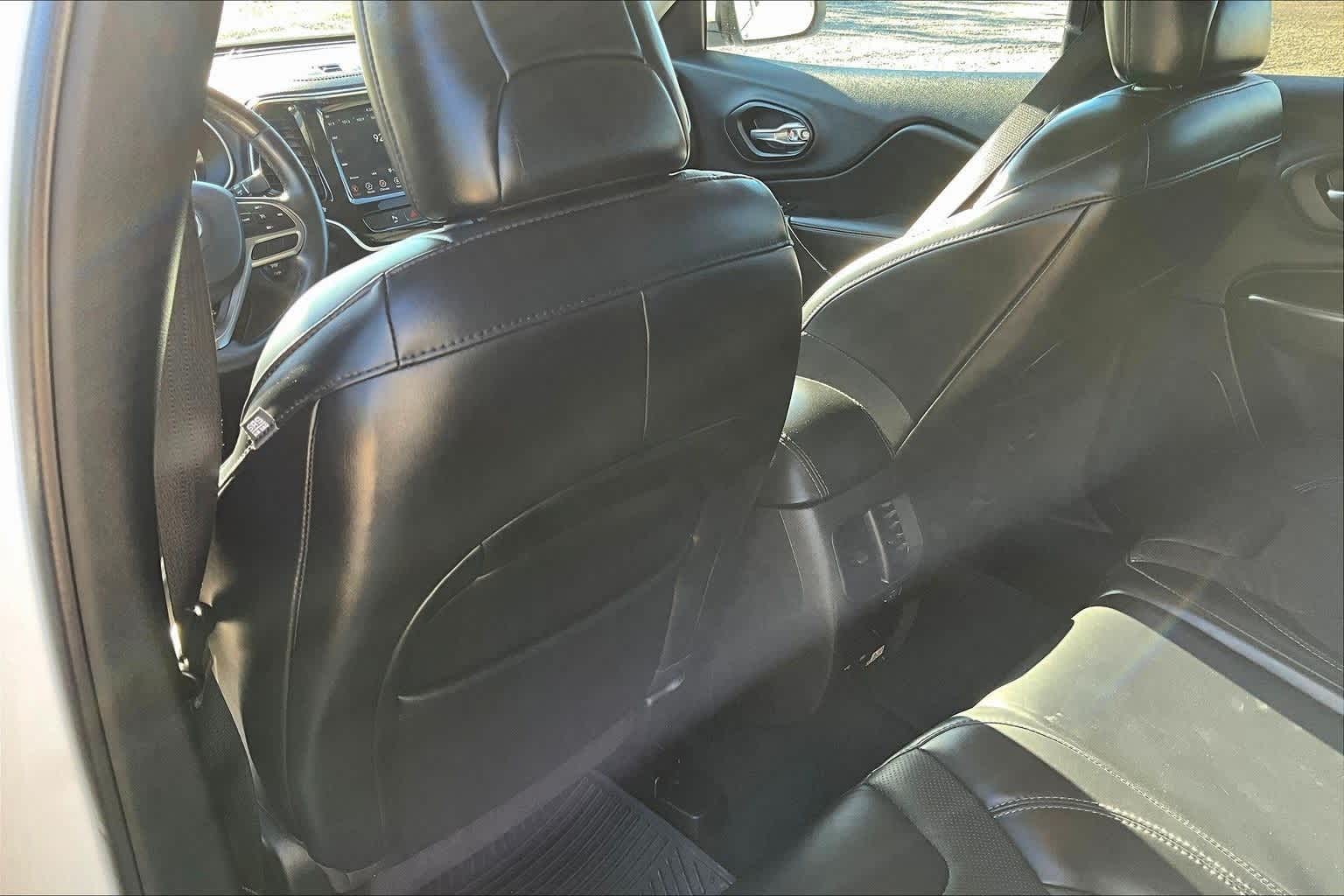 Thumbnail: 2020 Jeep Cherokee - 12