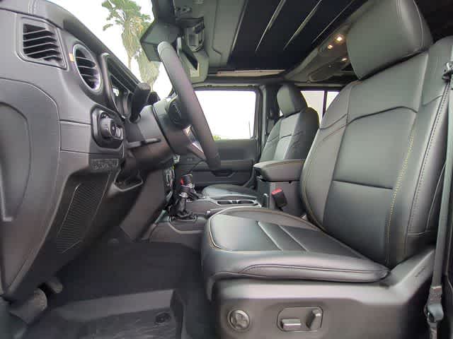 2025 Jeep Wrangler 4-Door Sahara - Photo 17
