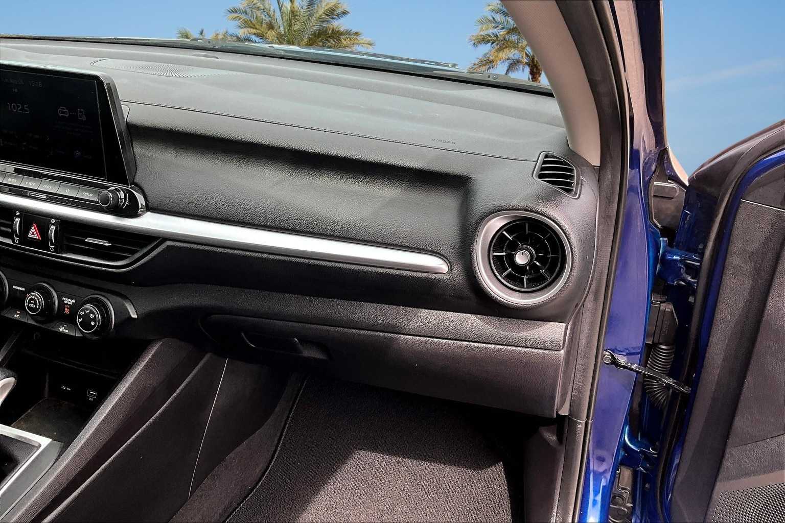 Thumbnail: 2022 Kia Forte - 24