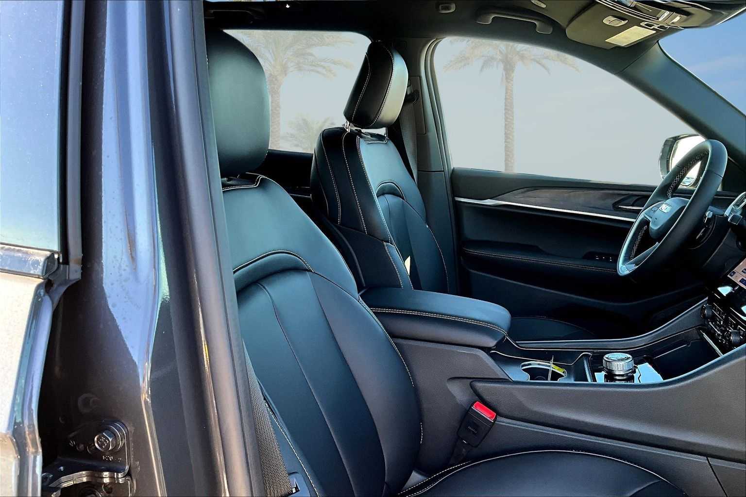 Thumbnail: 2025 Jeep Grand Cherokee - 14