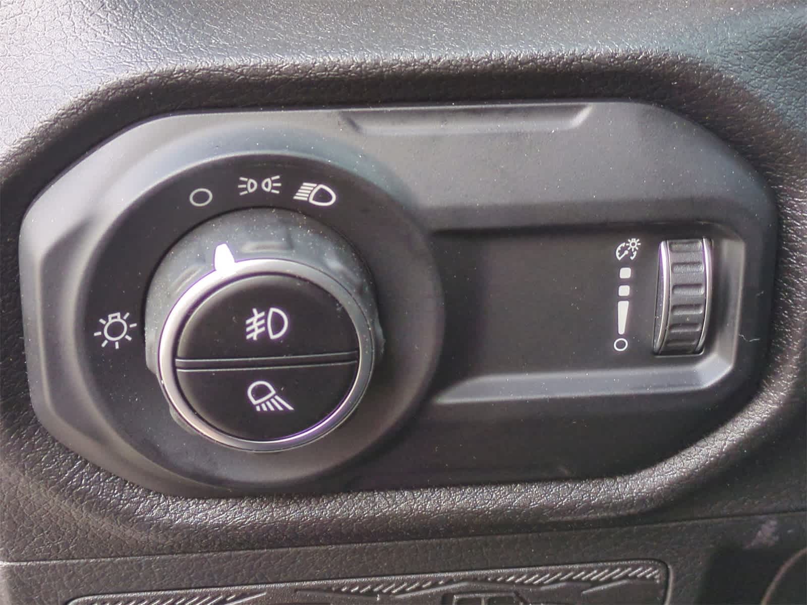 Thumbnail: 2025 Jeep Gladiator - 18