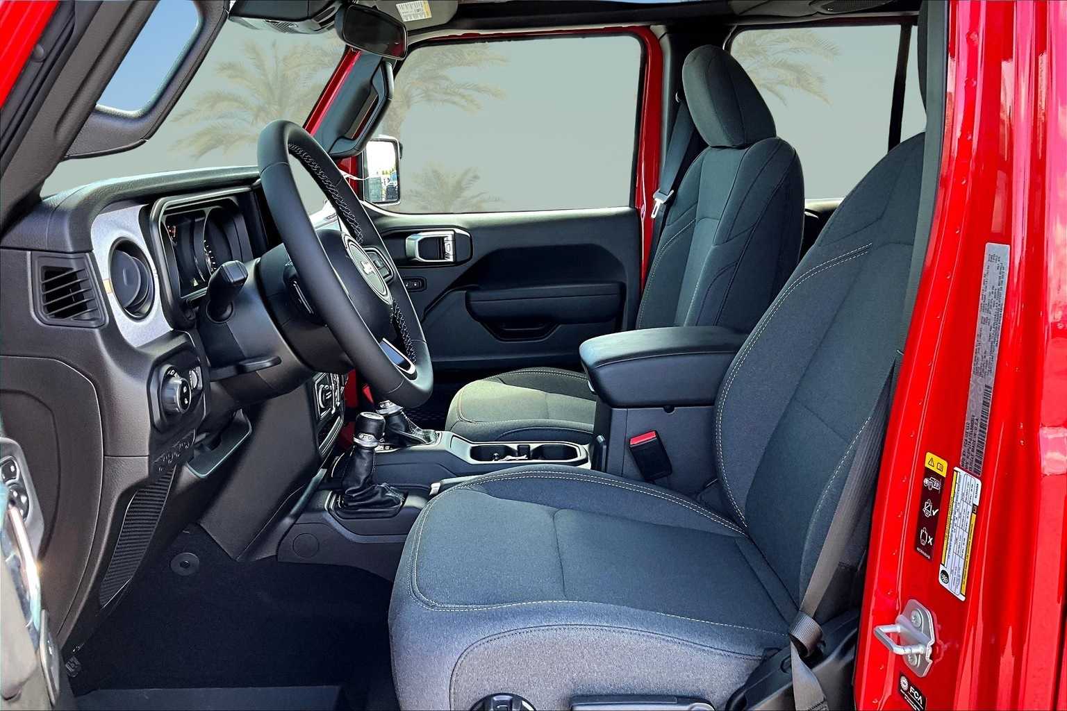 Thumbnail: 2025 Jeep Gladiator - 10