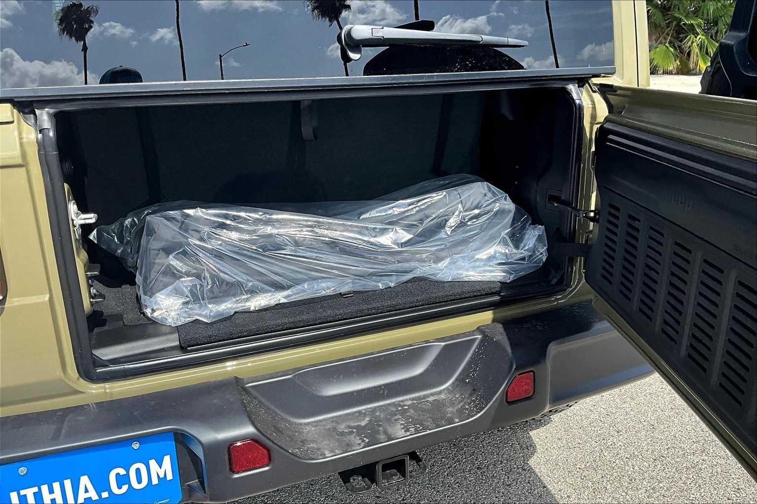 Thumbnail: 2025 Jeep Wrangler - 16