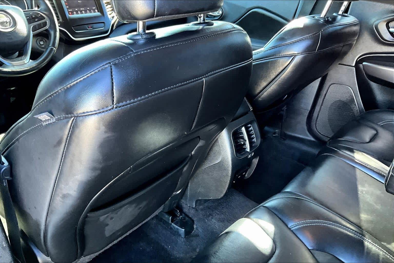 Thumbnail: 2019 Jeep Cherokee - 11