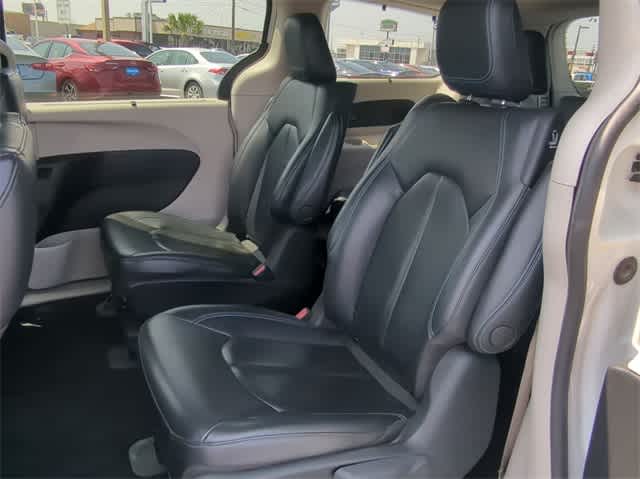Thumbnail: 2021 Chrysler Pacifica - 19