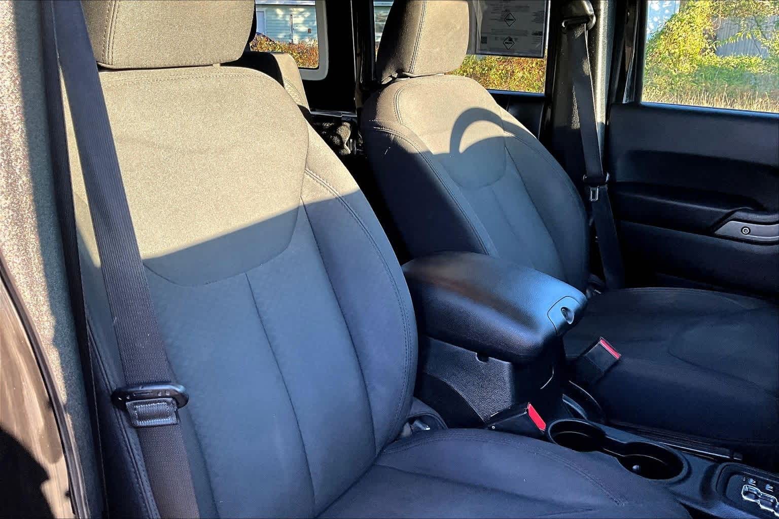 Thumbnail: 2016 Jeep Wrangler - 15