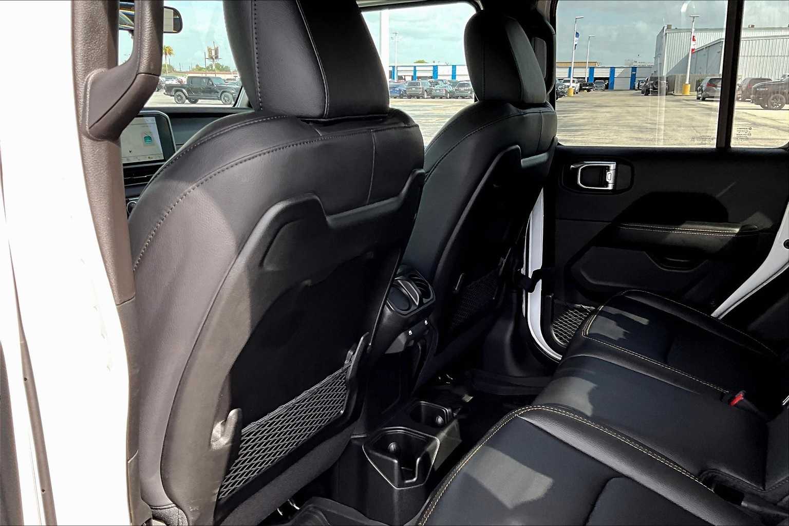 Thumbnail: 2025 Jeep Gladiator - 12