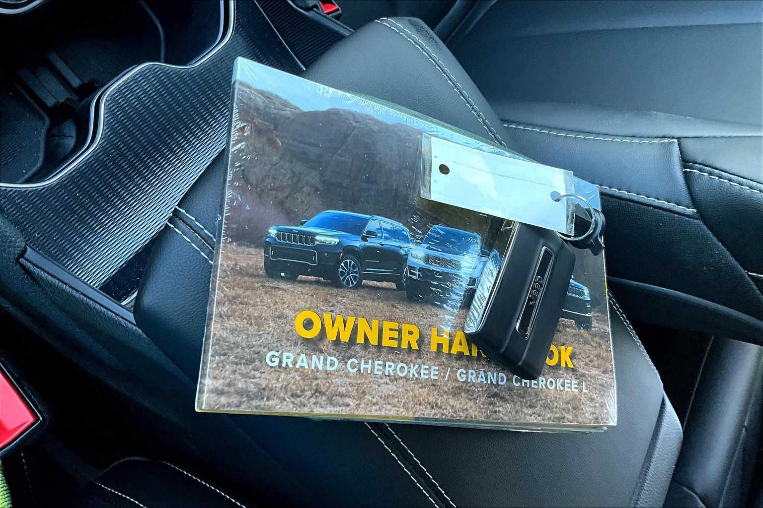 Thumbnail: 2025 Jeep Grand Cherokee - 20