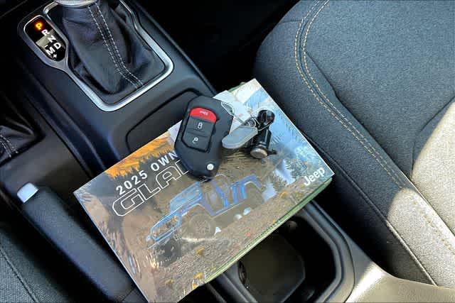 Thumbnail: 2025 Jeep Gladiator - 19