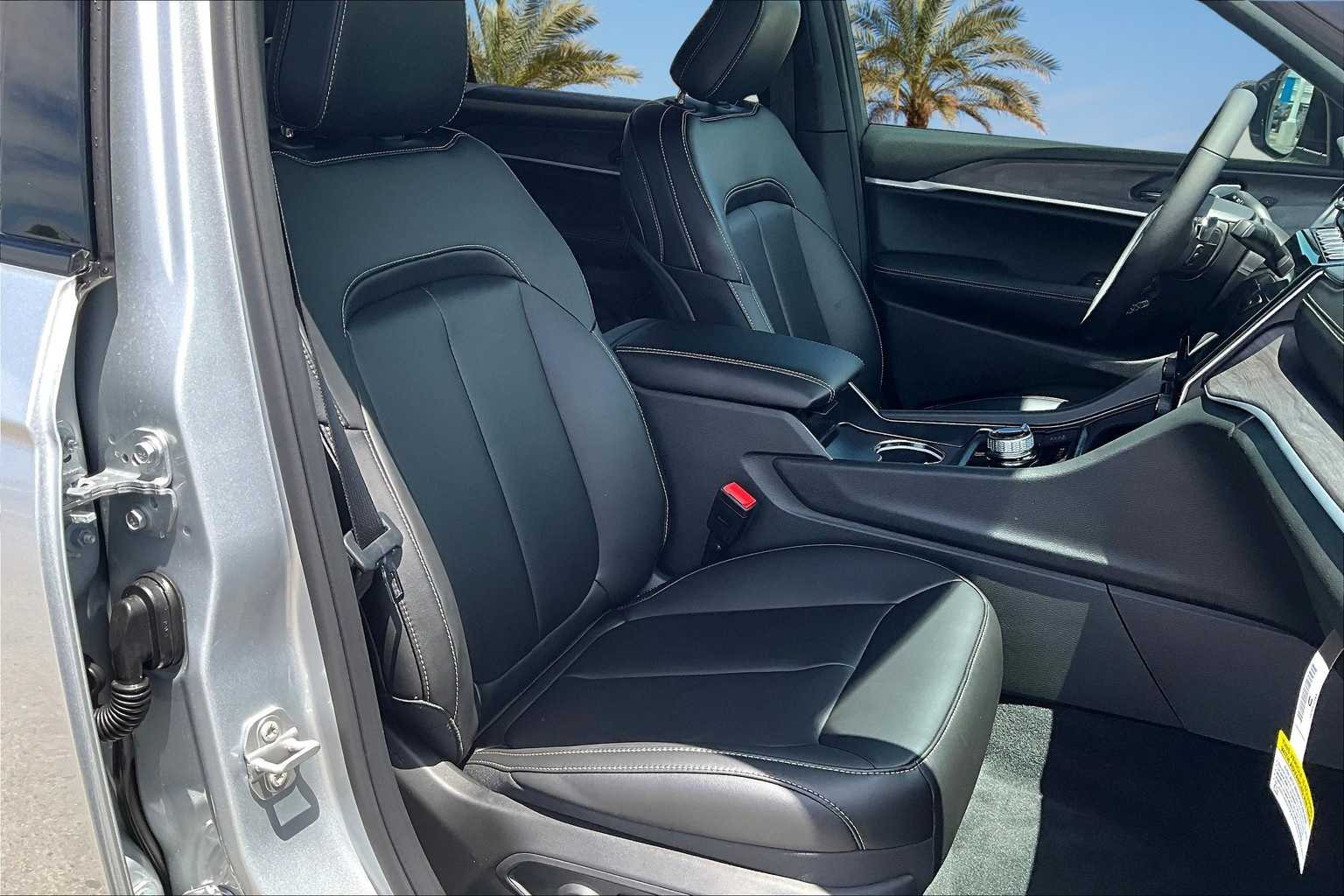 Thumbnail: 2025 Jeep Grand Cherokee - 14