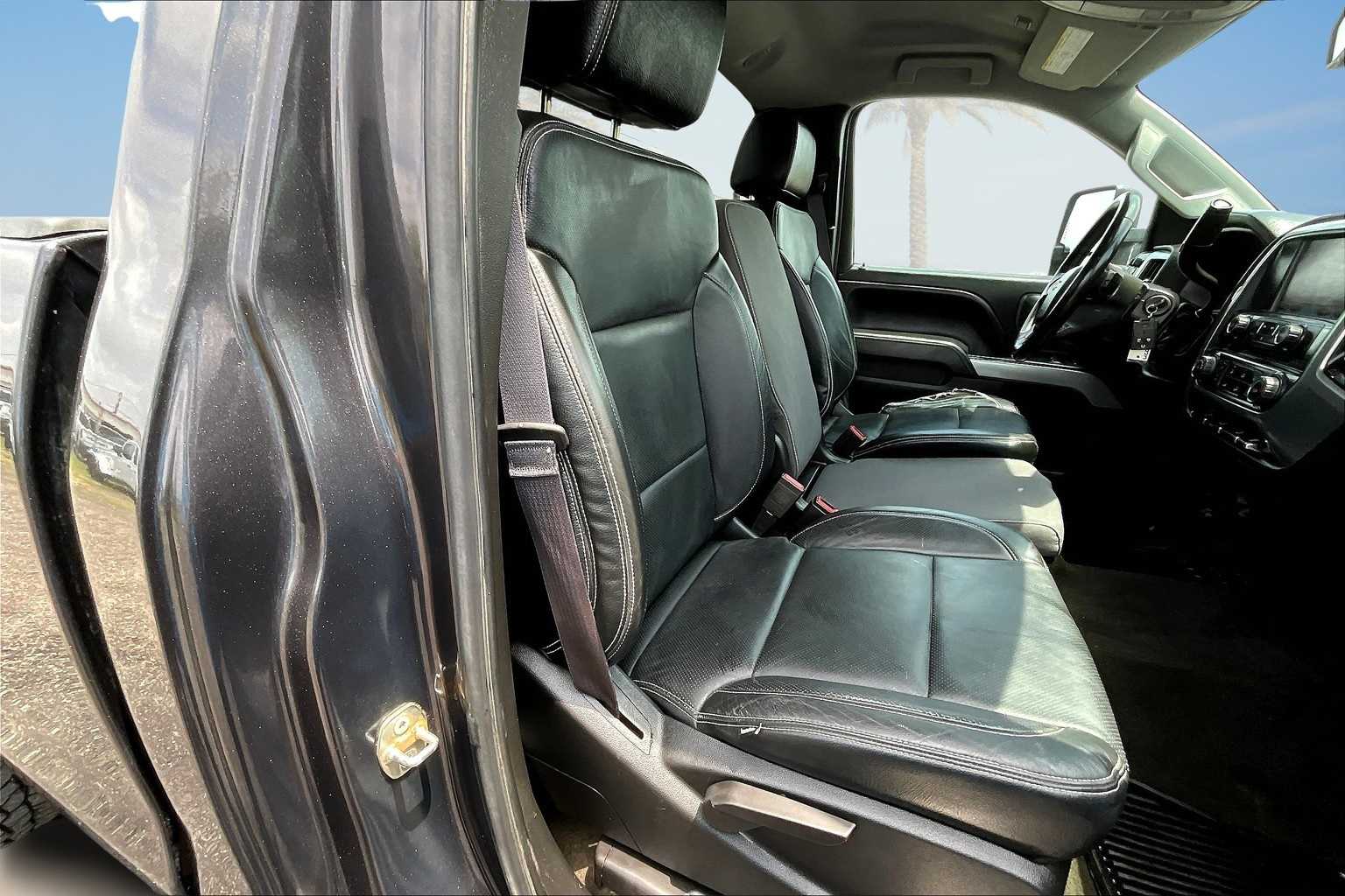 Thumbnail: 2015 Chevrolet Silverado 3500 - 28