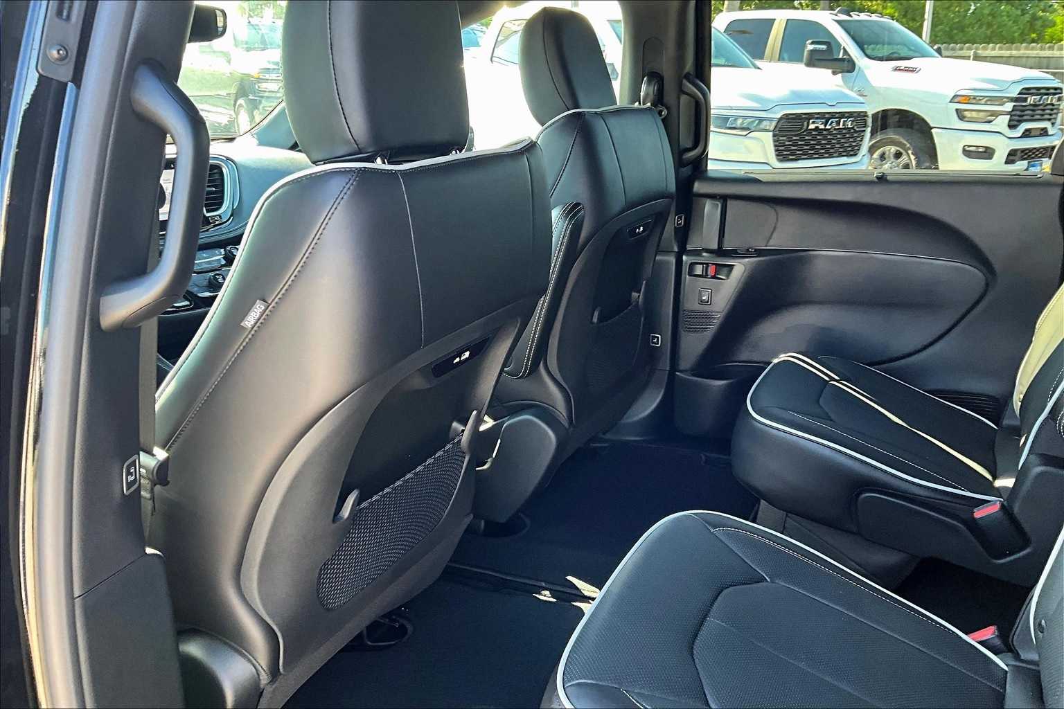 Thumbnail: 2026 Chrysler Pacifica - 11