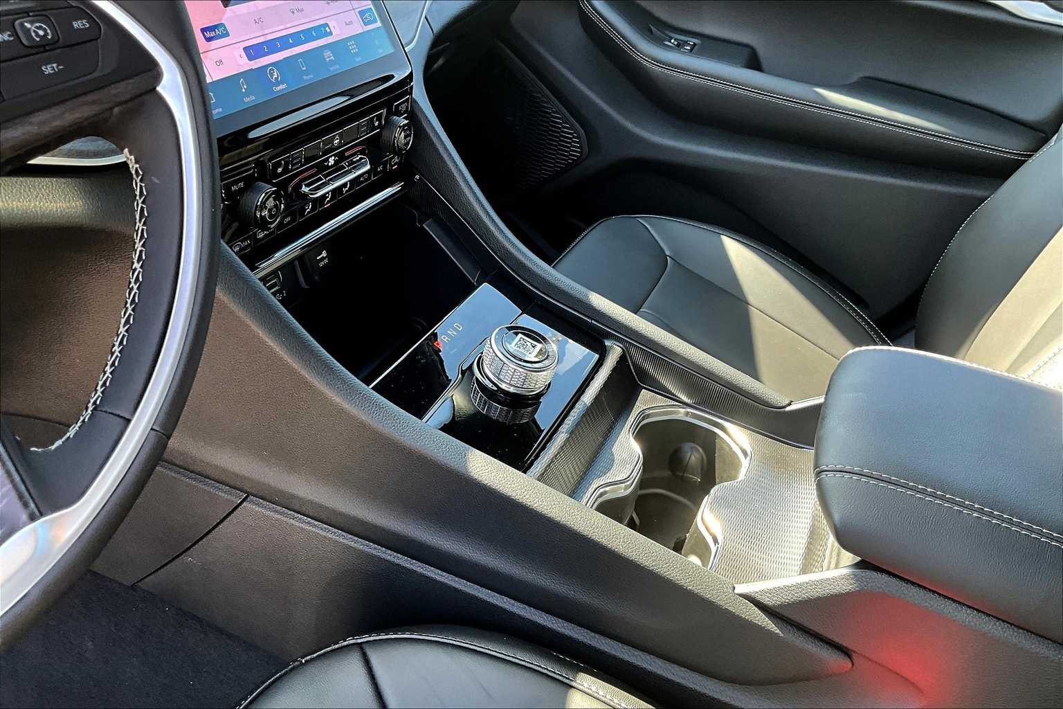 Thumbnail: 2025 Jeep Grand Cherokee - 17